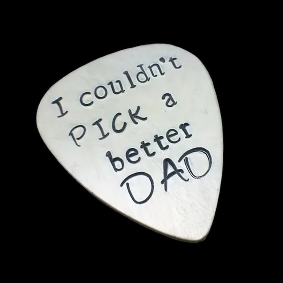 🎸”I Couldn’t Pick A Better Dad” Unique Gift Stainless Steel Guitar Pick! - Picture 4 of 5